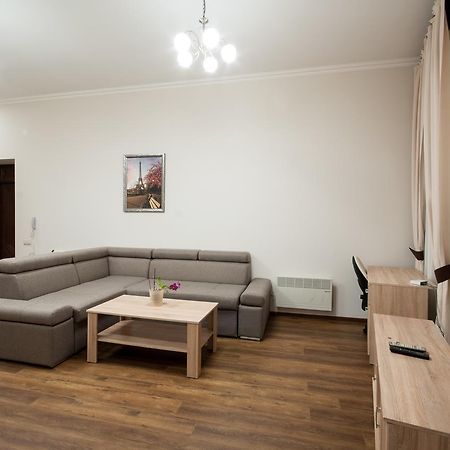 Wonderful Flat On City Center Uzhhorod Εξωτερικό φωτογραφία